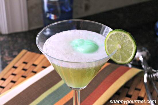 Key Lime Pie Fizztini Cocktail Recipe | SnappyGourmet.com