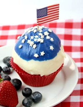 Berries & Cream Patriotic Dipped Cupcakes