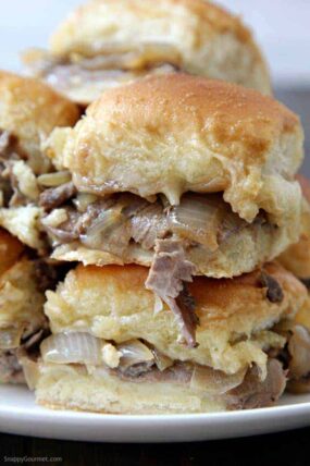French Onion Roast Beef Sliders Recipe - as easy mini roast beef slider recipe baked in the oven