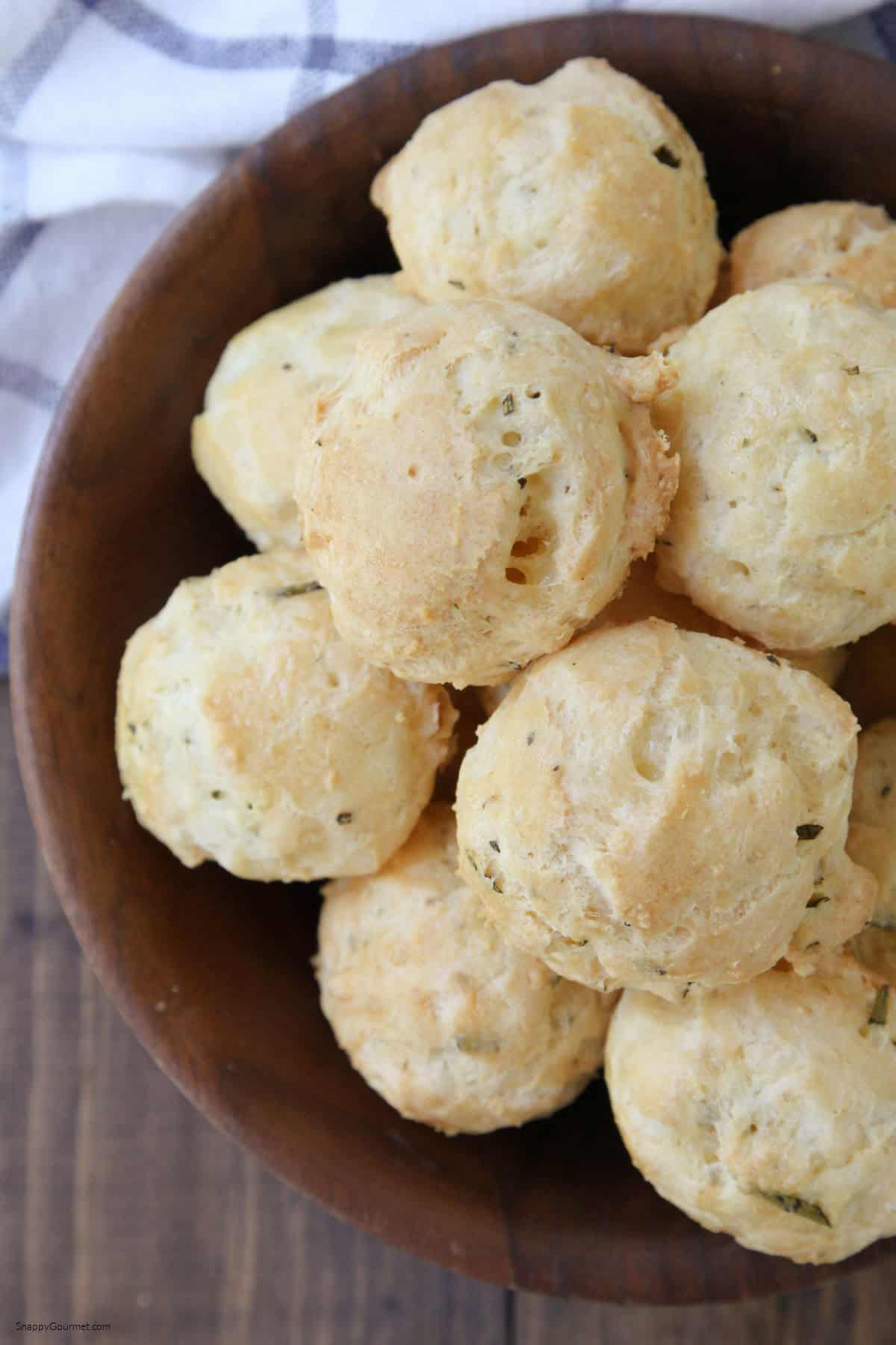 GOUG&Egrave;RES in bowl