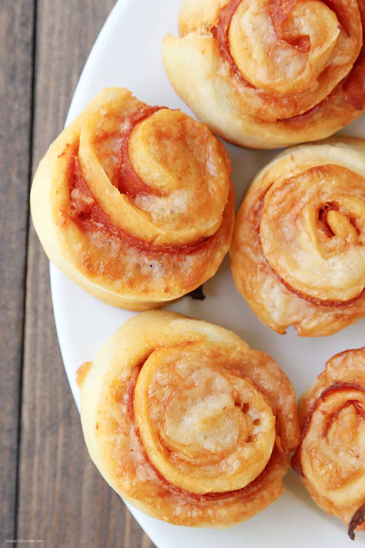 plate of pizza pinwheels