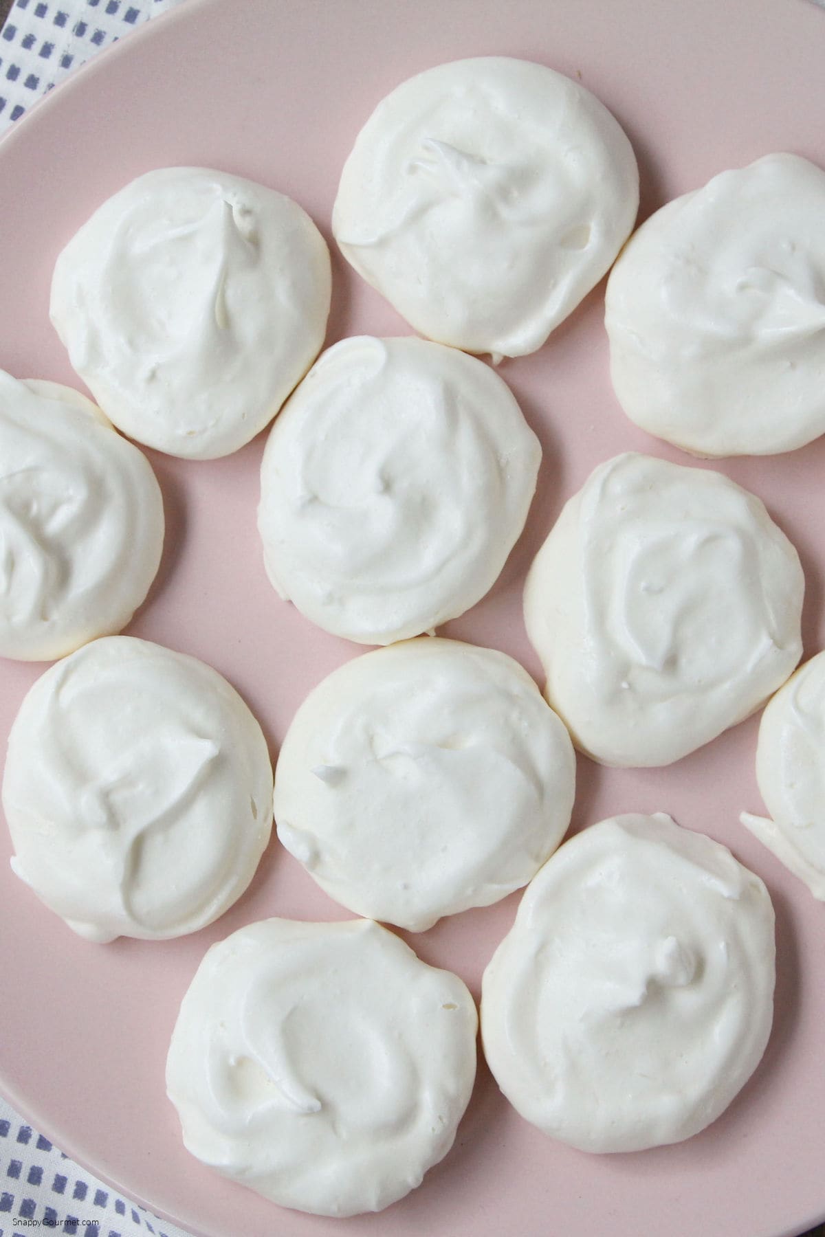 Meringue Cookies Meringue Cookies on plate