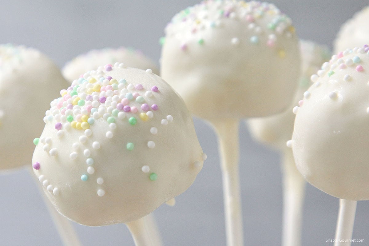Vanilla Cake Pops closeup of Vanilla Cake Pops