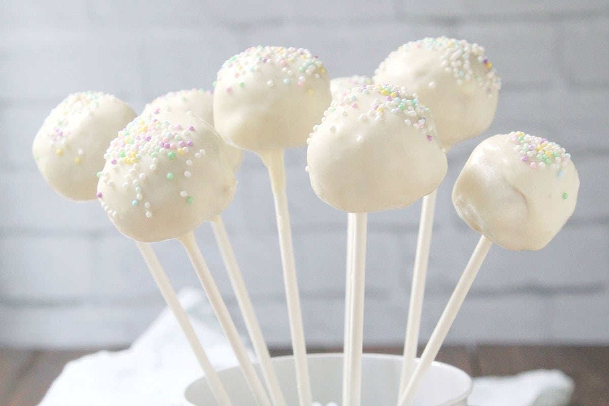 Vanilla Cake Pops bouquet of Vanilla Cake Pops standing in small bucket