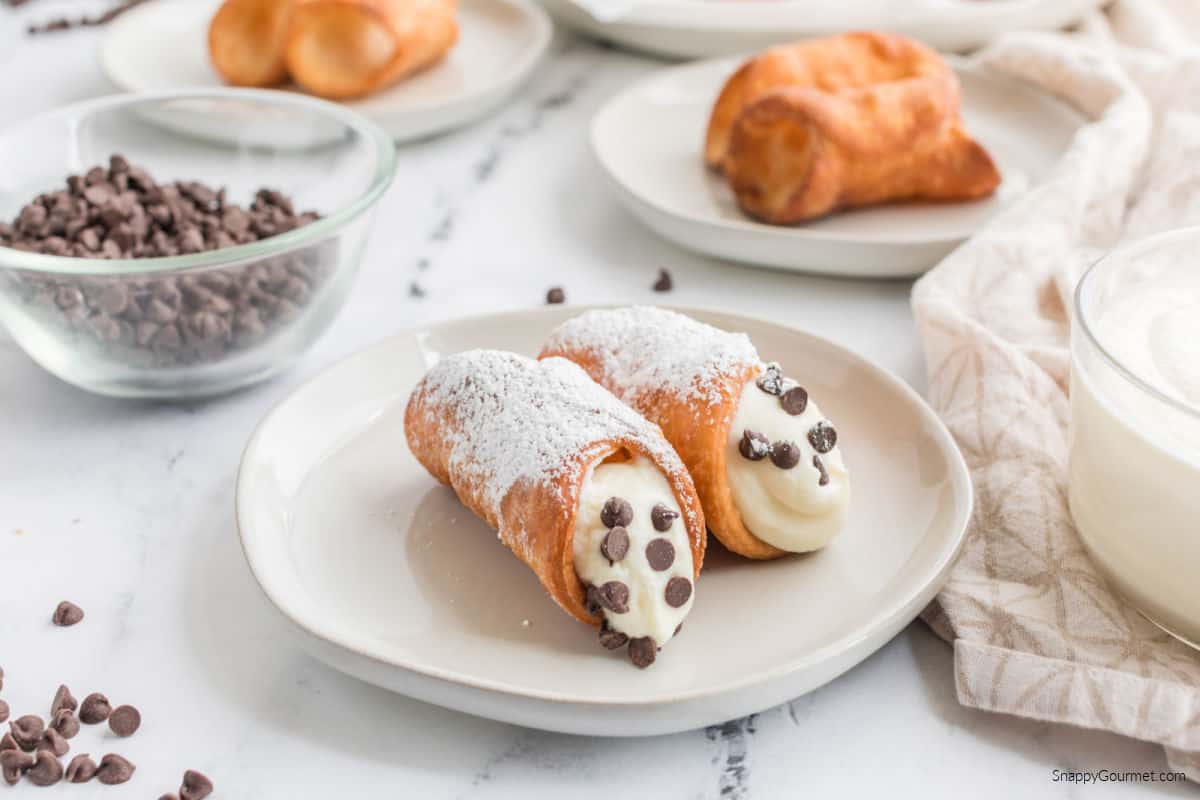 cannoli homemade cannoli on plate